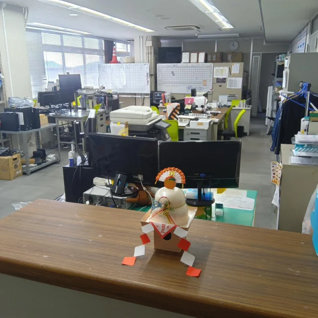 いつもお世話になっておりますNDTEC広報担当の吉井です。  お陰様で今年の業務を終わらせることができました。あっという間の一年でしたが、常に皆様に助けていただき本当に感謝しています。  街中が慌ただしくなり、寒さも一段と増してきましたがお風邪など召されないようご自愛ください。 ＃日本電通＃通信機器＃NDTEC＃LED＃NDA＃年末＃洗車＃鏡餅＃エブリィバン＃ニックス＃ミルウォーキー