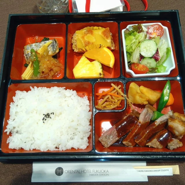 いつもお世話になっておりますNDTEC（株）広報担当の吉井です

第50期日本電通グループの方針発表会が開催されましたが、天候に恵まれず野球大会は中止となり、ボーリング大会に変更となりました。

年に一度だけグループ全体で集まり、普段会えない人たちと交流を深める事が出来るので素敵な2日間でした。

普段は福岡まではJR移動（約4時間半）なのですが、この日だけは飛行機移動（約1時間）。あっという間の空の旅でした。

＃日本電通
＃NDTEC
＃NDA
＃省エネ
＃LED
＃方針発表会
＃飛行機
＃福岡
＃ボーリング
＃オリエンタルホテル福岡
＃高知空港
＃とんこつラーメン