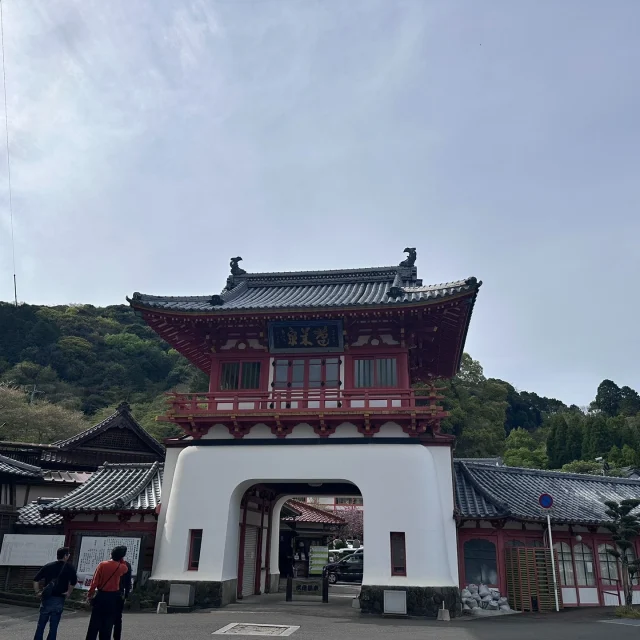 いつもお世話になっておりますNDTEC（株）広報担当の吉井です

4月11日・12日にNDTECの社員旅行で佐賀県の武雄温泉に行ってきました。

旅館に泊まって仲間と酒を酌み交わすだけですが、ゆっくり温泉に浸かって日頃の疲れも取れたし、なかなか会えない仲間との交流も出来たし、なんだかんだいい気分転換になりました。

また今日から頑張ります！

＃日本電通
＃NDTEC
＃NDA
＃省エネ
＃通信機器
＃電話工事
＃佐賀県
＃武雄温泉
＃社員旅行
＃なかます旅館
＃佐賀のり
＃佐賀牛