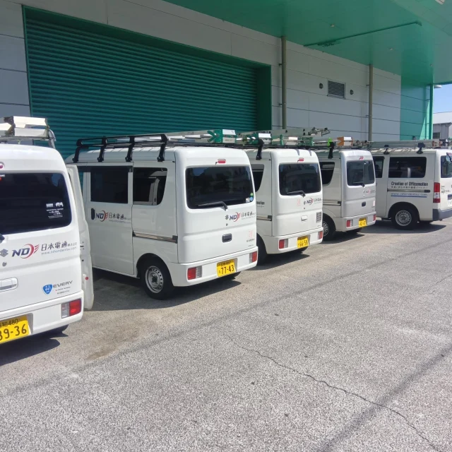 いつもお世話になっておりますNDTEC（株）広報担当の吉井です。

6月14日・21日と2週に亘って愛媛県四国中央市でアクセスポイントの設置工事をしました。

広い敷地に工場がいくつもあり、新規の設置ということでなかなか大変でしたが中四国ブロック全てのスタッフが集まり、事前にお客様と打ち合わせした場所に設置することが出来ました。

休日作業ではありましたが、気心知れた仲間と和気あいあいと安全作業に努め久しぶりに楽しい時間を過ごせました。

#日本電通
#NDTEC
#NDA
#アクセスポイント
#Buffalo
#LANケーブル
#四国中央市
#チャイニーズレストラン パンダ
#工事車輌
#TAJIMA
#シールドケーブル
#PoEハブ
#高所作業